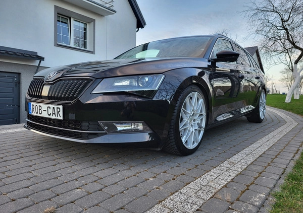 Skoda Superb cena 69900 przebieg: 132306, rok produkcji 2015 z Józefów małe 742